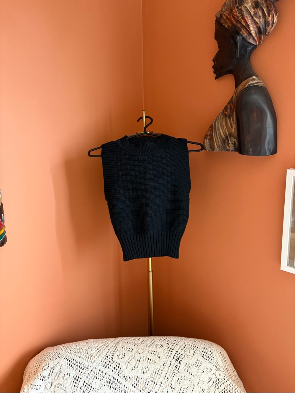 Dynamite Black Sleeveless Knit Crewneck Vest